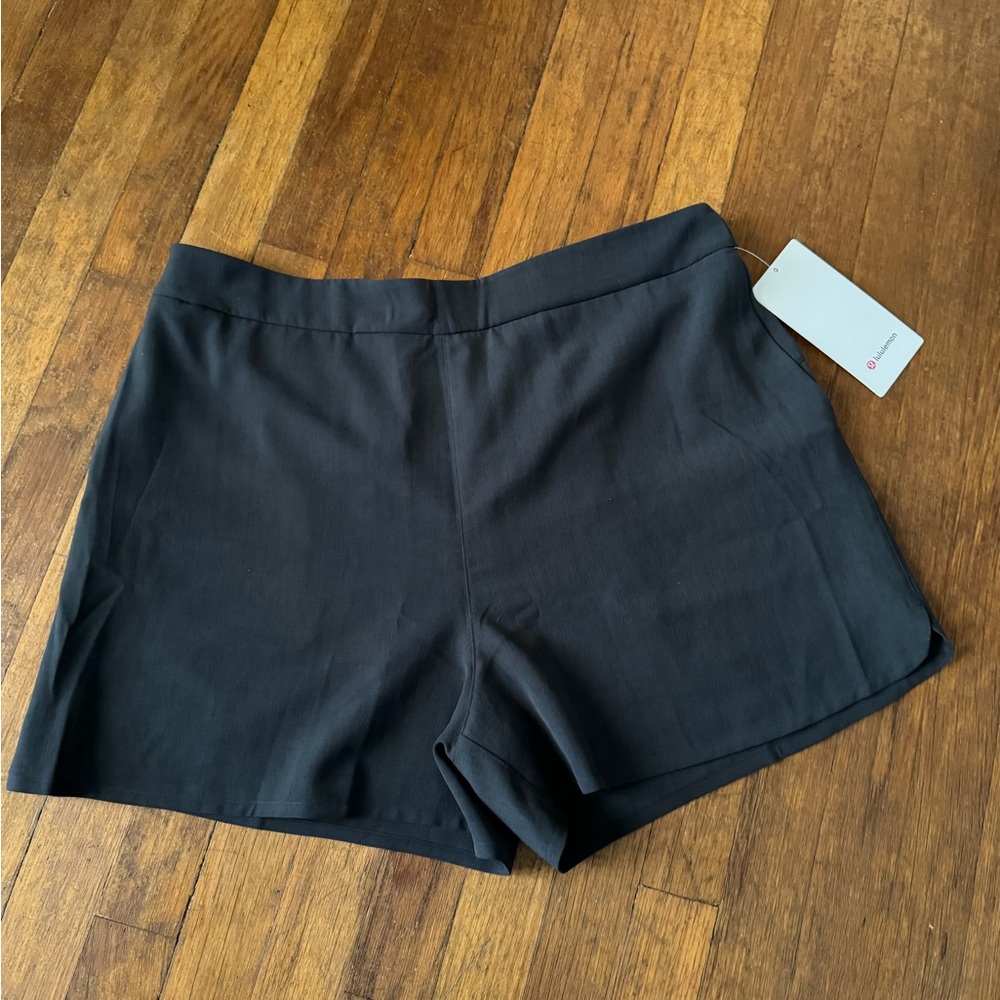 Lululemon Flat Front Relaxed Short ~ Size 14 ~  NWT!